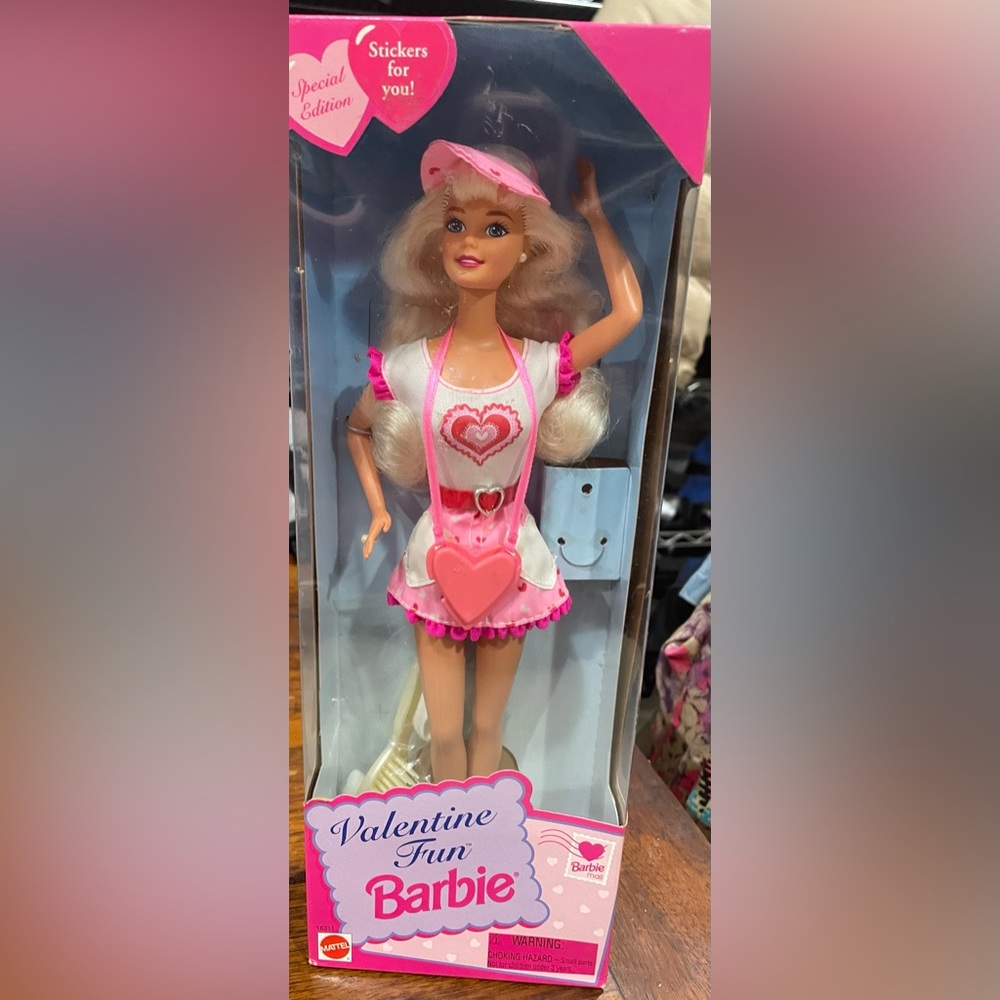 Barbie Vtg 1996 Valentine Fun Barbie NEW IN BOX
